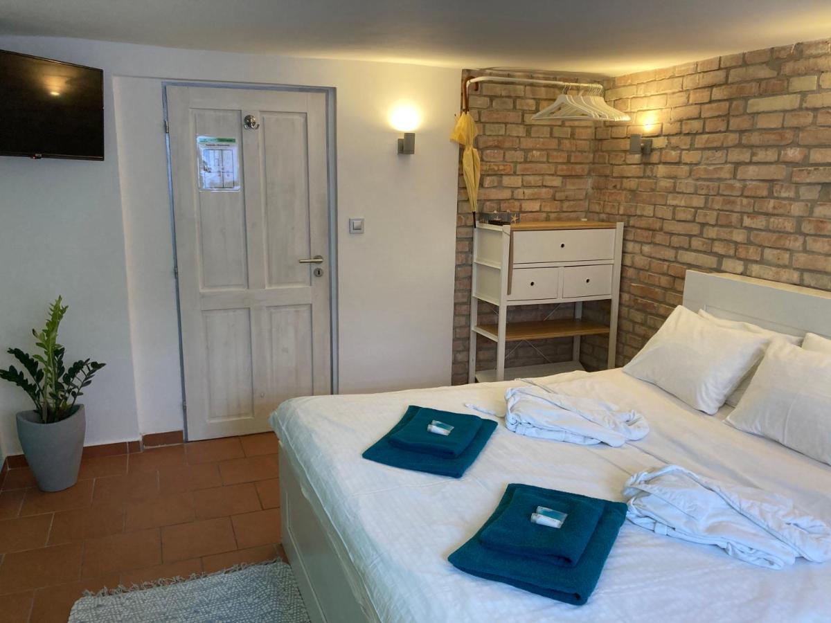 Pension Skylark Pardubice Exterior foto